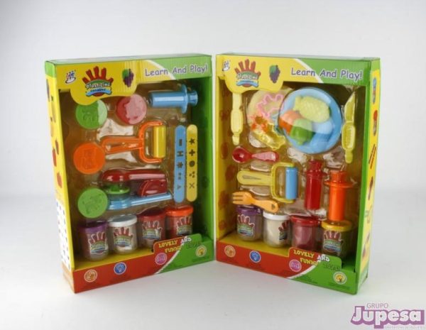4 BOTES PLASTILINA CON ACCESORIOS