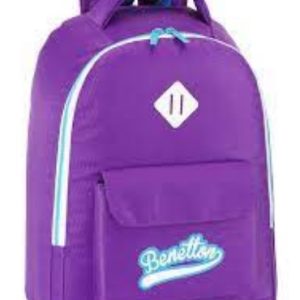 MOCHILA BENETTON MORADA CON BOLSILLO SAFTA